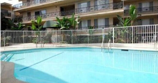 Piscina - 3455 Elm Ave