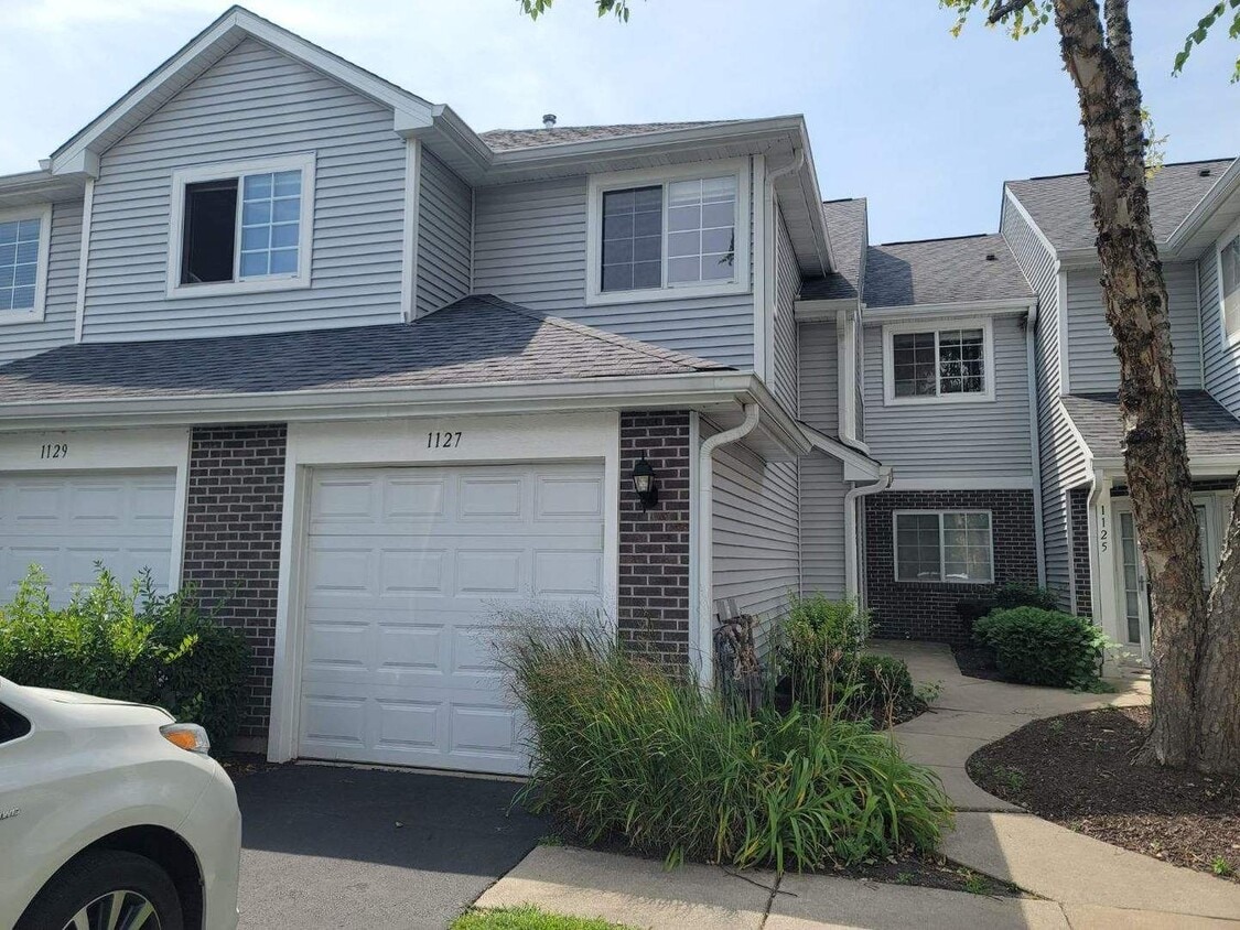 Foto principal - 1127 E Wilson Ave