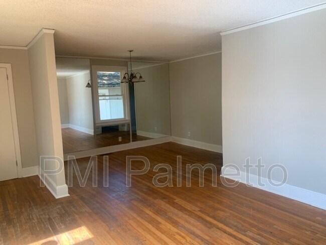 Foto del edificio - 2441 Waites Rd