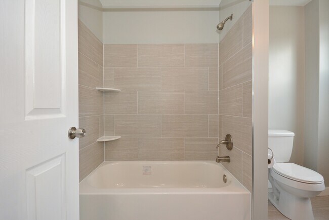 Bath 1 - 2212 Sarah St