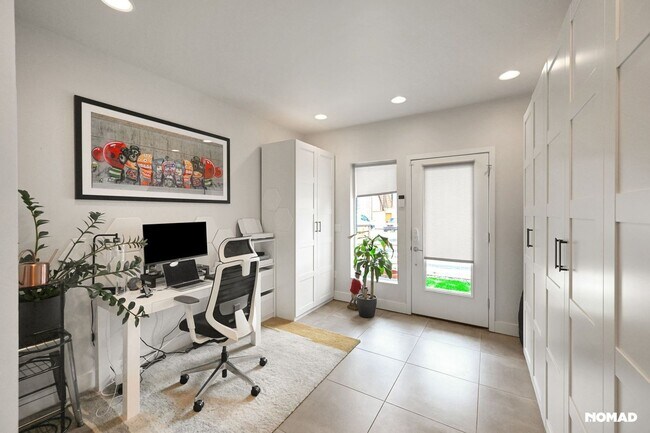 Building Photo - Modern 2-Bedroom Townhome with Rooftop Ret...