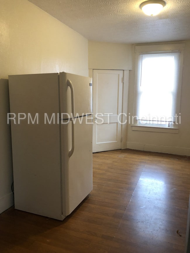 Building Photo - German Village Apartment in Four Family!