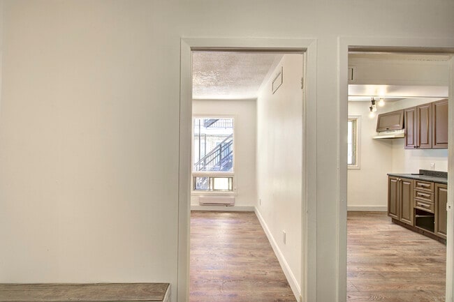 Building Photo - 5651 Boul Henri-Bourassa E