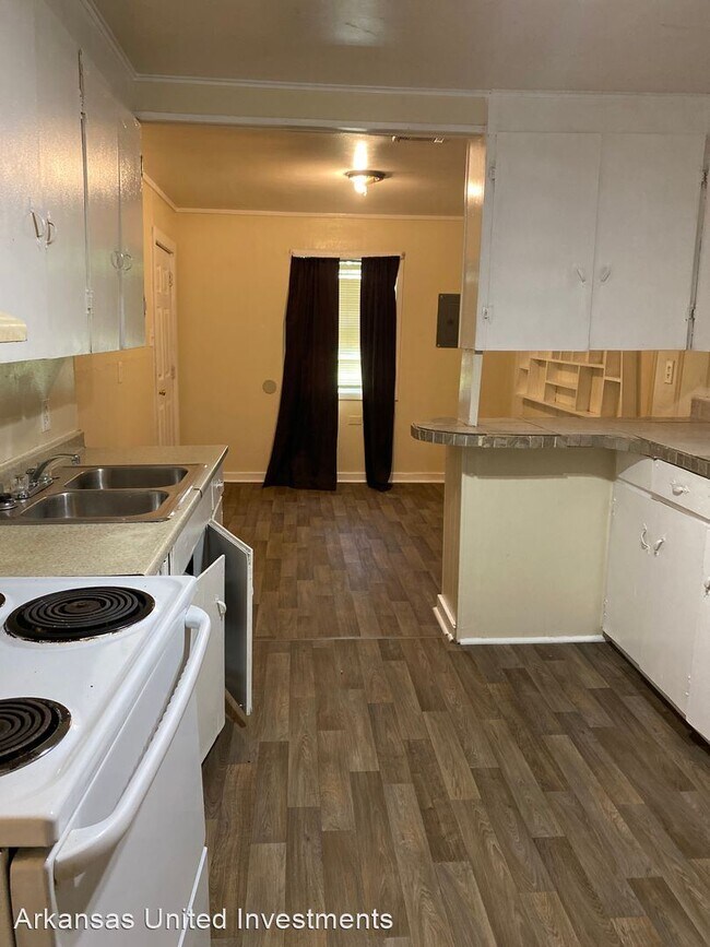 Building Photo - 2 br, 1 bath House - 208 Roosevelt Rd