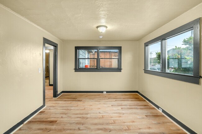 Foto del edificio - 121 N D St