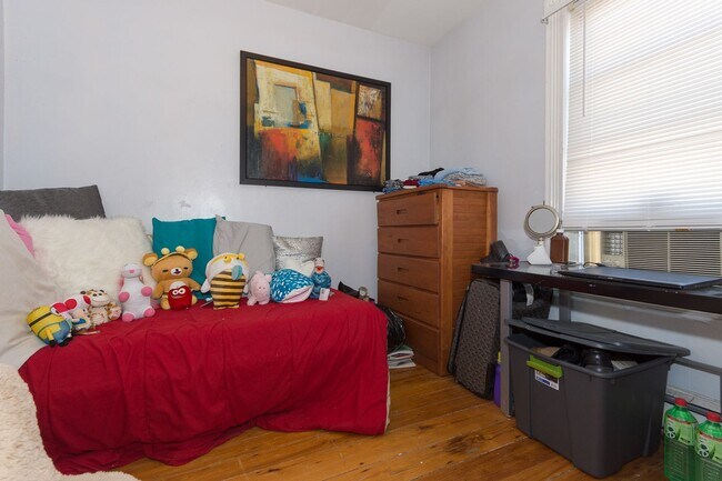 Photo - 3 Bed / 1 Bath on Hillside St | Mission Hill | 9/1 Apartment