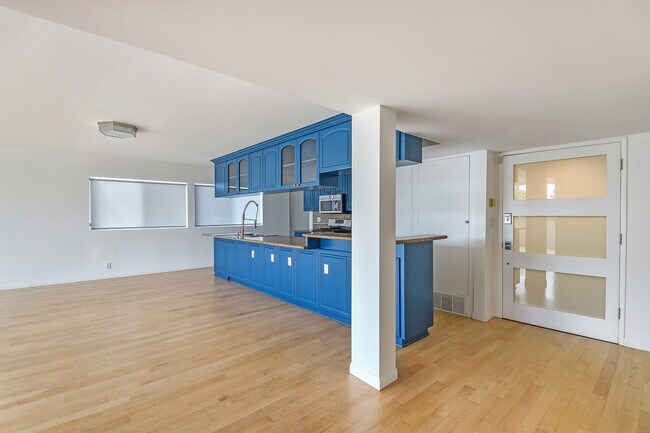 Foto del edificio - 440 S Roxbury Dr