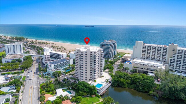 Foto del edificio - 3000 Holiday Dr