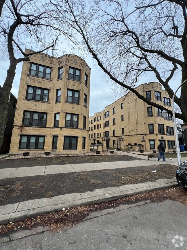 Building Photo - 3817.5 N Greenview Ave