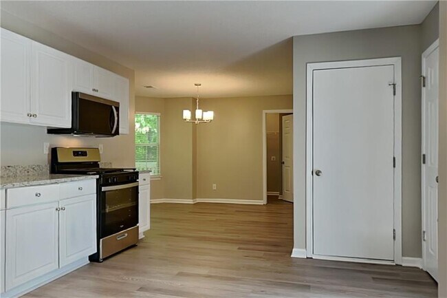 Foto del edificio - 6469 Lester Ln