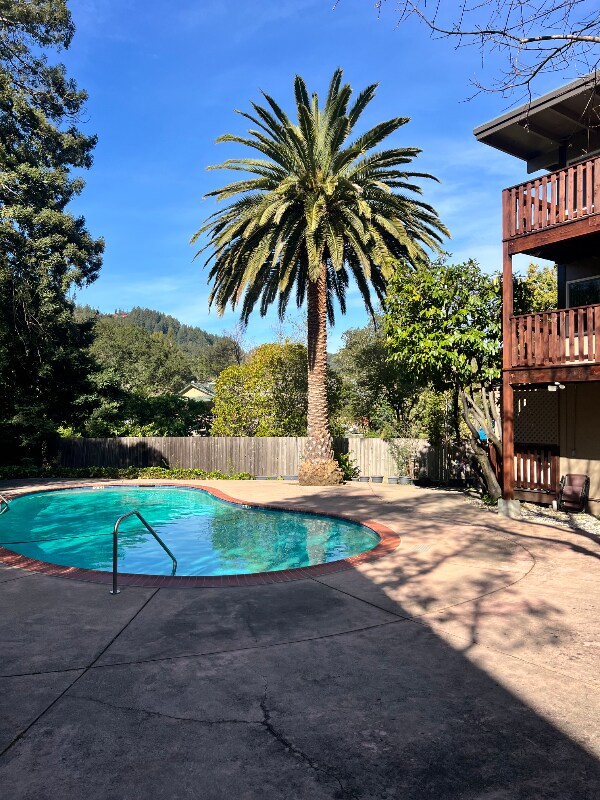 Foto principal - 1115 Sir Francis Drake Blvd