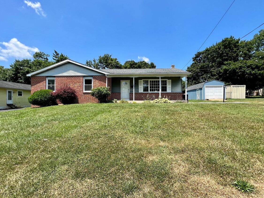 Primary Photo - Fully Renovated Single-Family home in Glen...