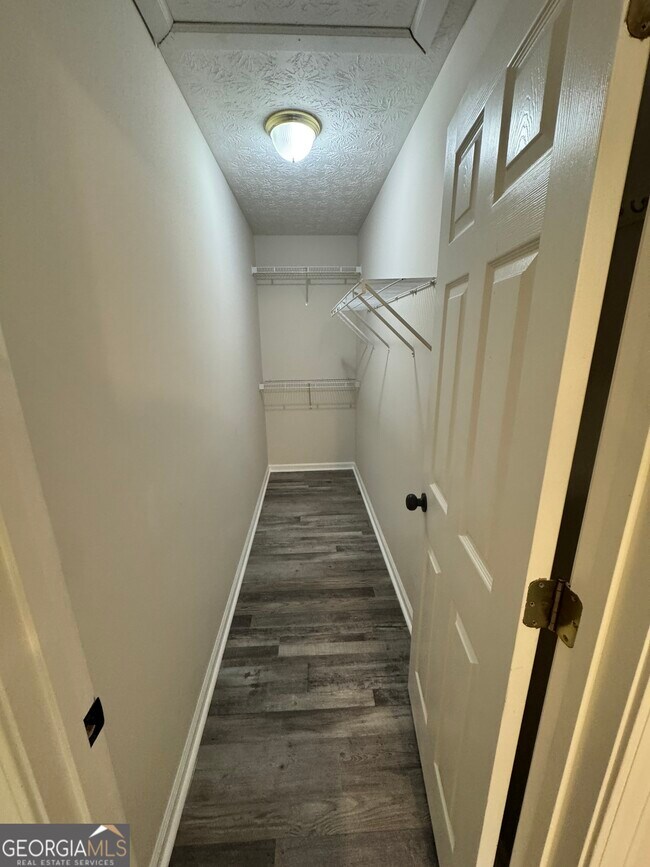 Foto del edificio - 39 Royal Oaks Ln