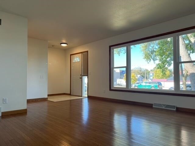 Building Photo - 6815 Elmwood Ave