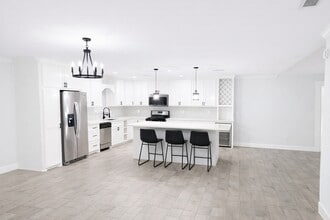 Building Photo - 313 Sycamore St