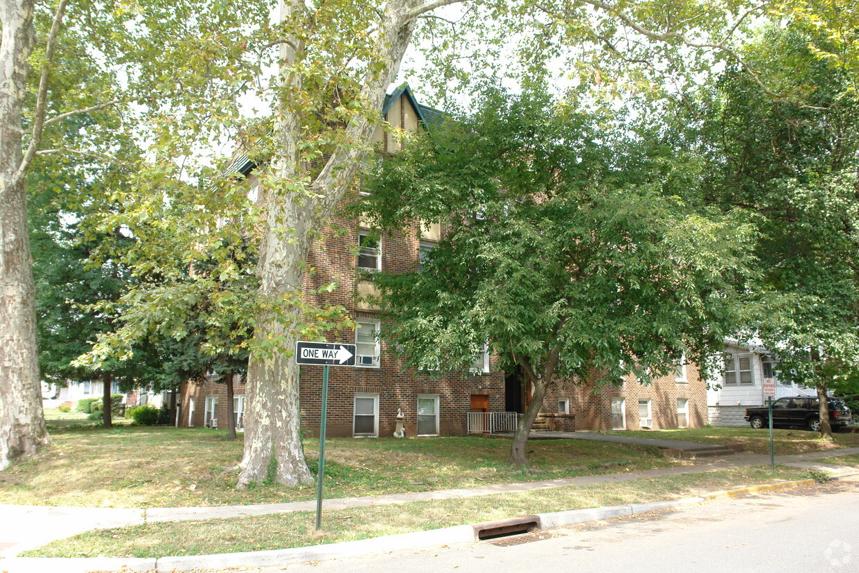 Primary Photo - 234 Walnut St
