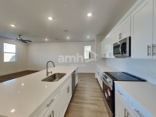 Building Photo - 11141 Magallanes St