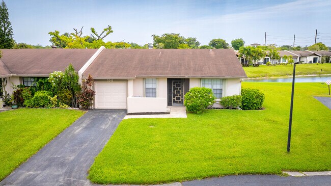Foto del edificio - 5241 Breadfruit Cir