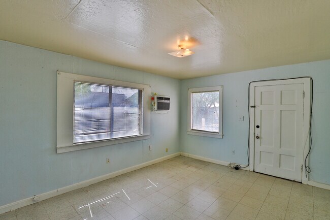 Foto del edificio - 1018 E Taylor St
