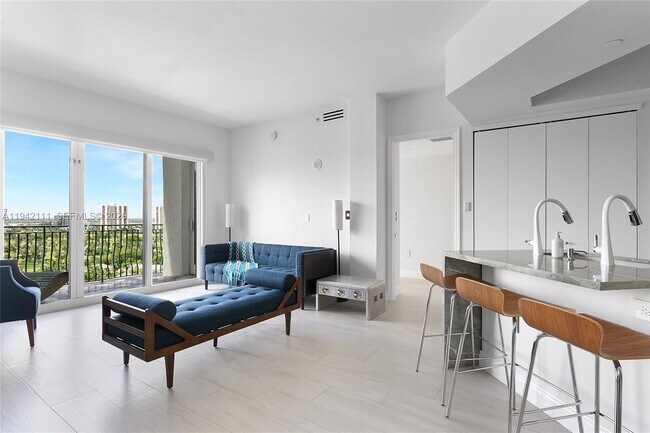 Foto del edificio - 19900 E Country Club Dr