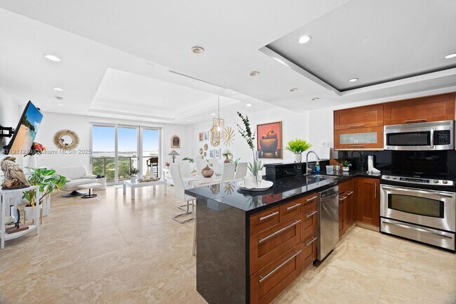 Building Photo - 5701 Collins Ave