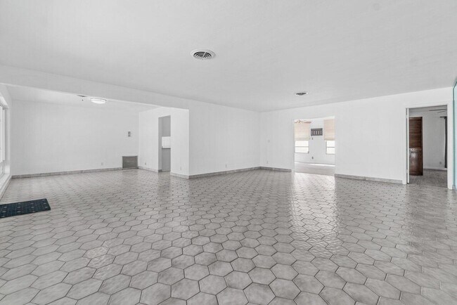 Foto del edificio - 5724 NE 15th Ave