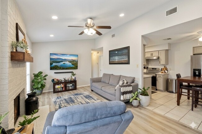 Building Photo - 2107 Courtney St