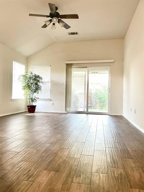 Building Photo - 2325 Clover Ridge Dr