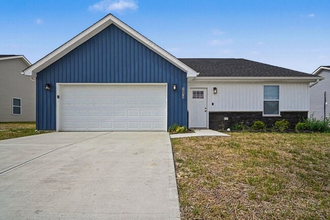 Stylish 4BR Getaway in Quiet Dayton Suburb - Stylish 4BR Getaway in Quiet Dayton Suburb House