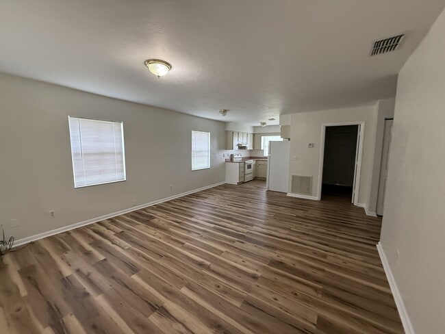 Building Photo - 510 NW 12th Dr