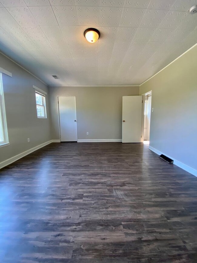 Building Photo - 98 E Van Buren St