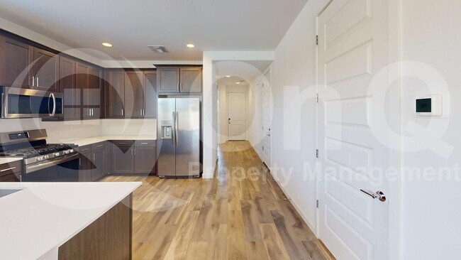 Foto del edificio - 17108 W Fallen Leaf Ln