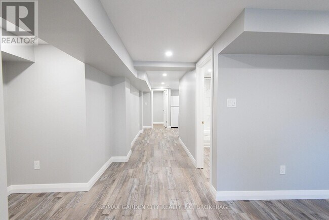 Photo du bâtiment - 191 Russell Ave