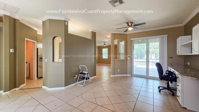Foto del edificio - CUTE AND SPACIOUS 3 BEDROOM/ 2 BATH POOL HOME! NORTH PALMETTO! PET FRIENDLY!