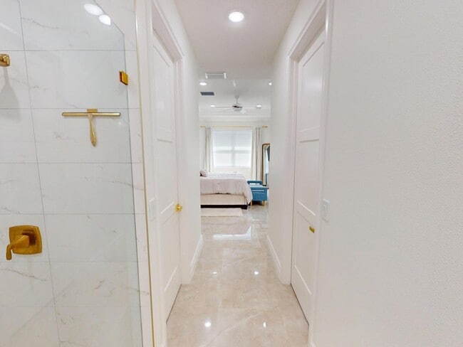 Foto del edificio - 409 SW Bradshaw Cir