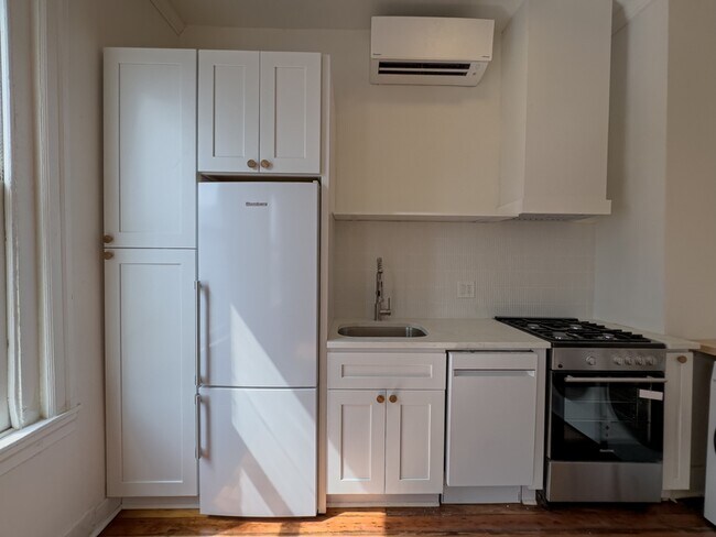 Photo - 1223 N Franklin St Apartment