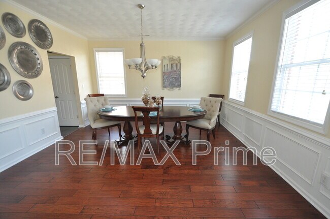 Building Photo - 1024 Long Beeches Ave