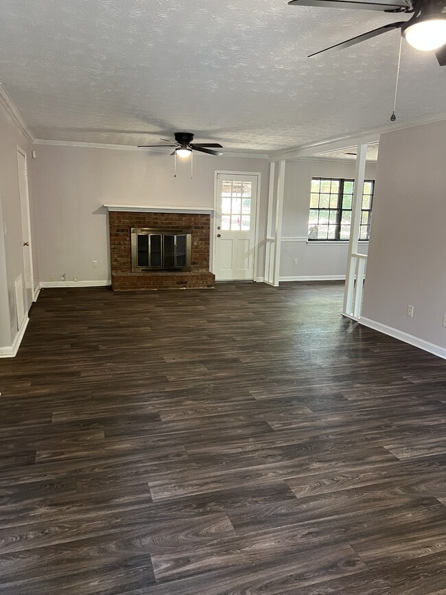 Building Photo - 662 Stonehedge Dr