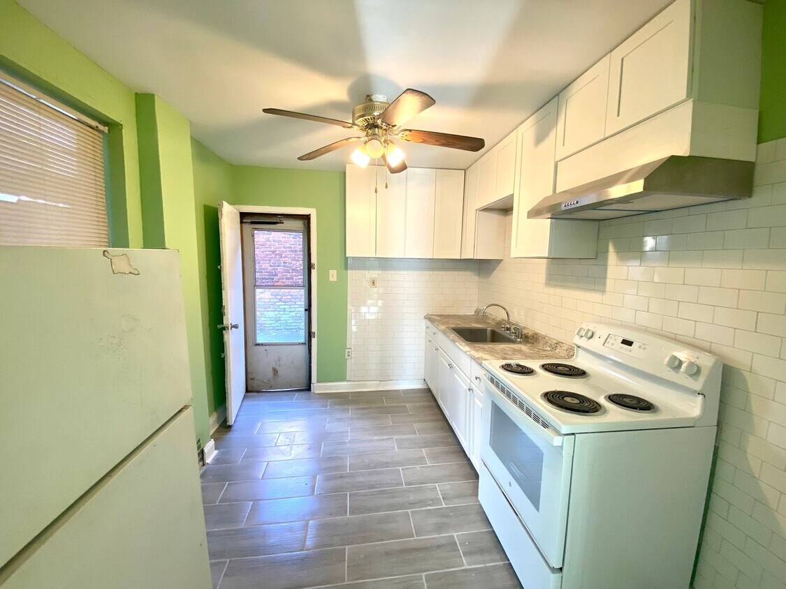 Primary Photo - 1107 W Colona St