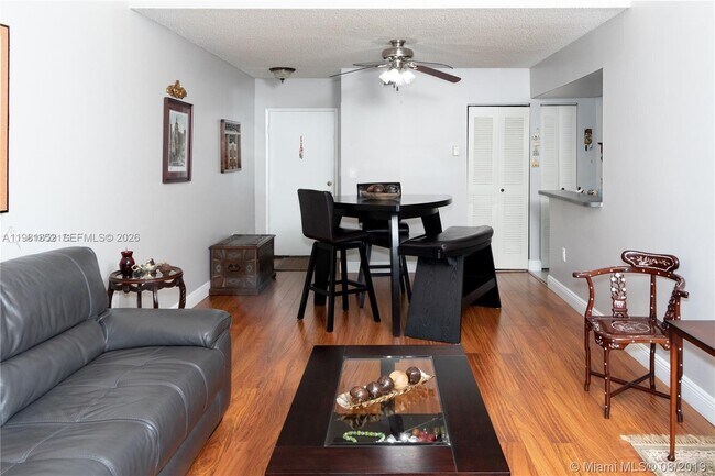 Foto del edificio - 9741 Fontainebleau Blvd