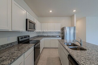 Building Photo - 6450 W Magdalena Ln