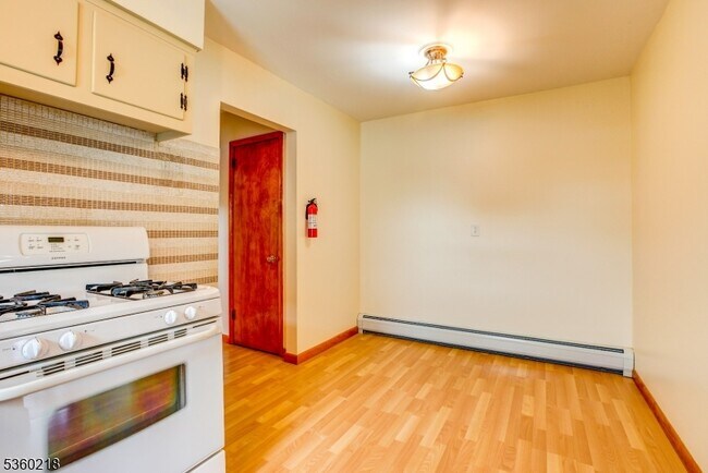 Foto del edificio - 1208 Morris Ave
