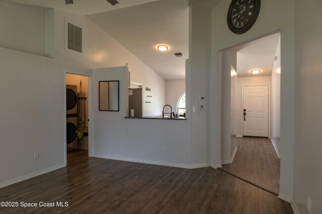 Foto del edificio - 1572 Holbrook Rd NW