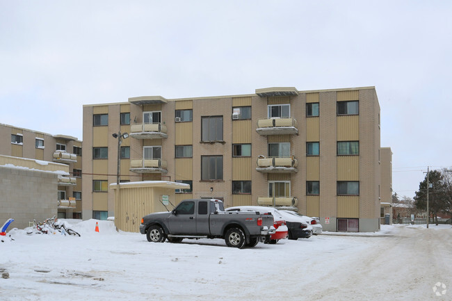 Foto principal - 147-149 Fairway Rd N