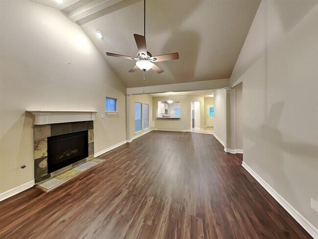 Foto del edificio - 504 Forest Glen