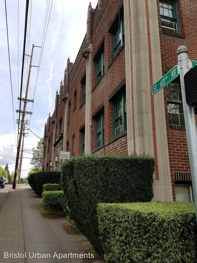 Building Photo - 911 SE 60th Ave