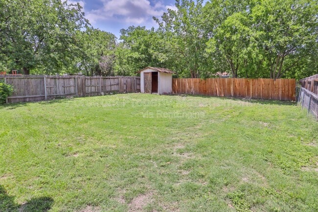 Building Photo - 1815 Big Rock Dr
