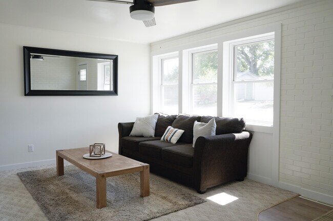 Building Photo - 706 F St