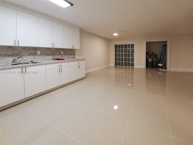Foto del edificio - 10372 NW 10th Ave