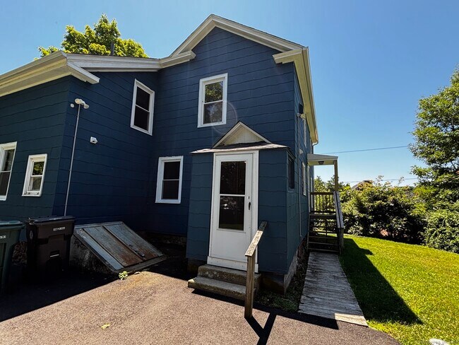 Building Photo - 365 Mixville Rd